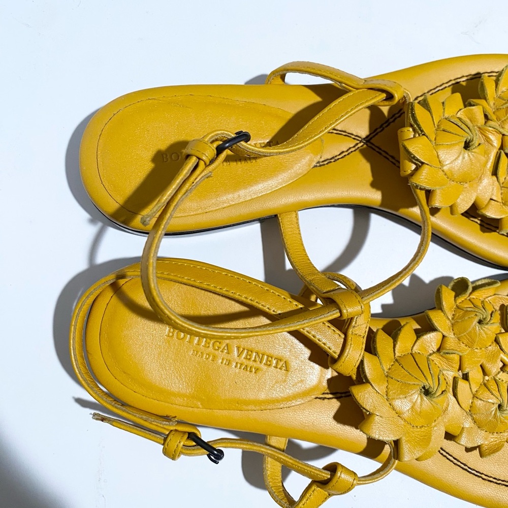 Bottega Veneta Yellow Leather Flower Cutout Sunset Flat Sandals 37 - Picture 4 of 7